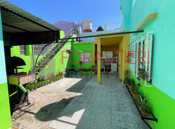 Casa · 213m² · 4 Ambientes · 1 Cochera