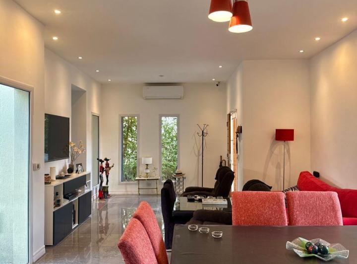 Casa · 150m² · 5 Ambientes · 2 Cocheras