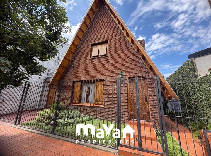 Casa · 162m² · 4 Ambientes · 2 Cocheras