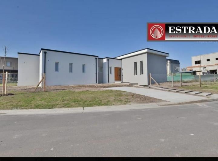 Casa · 140m² · 4 Ambientes · 1 Cochera