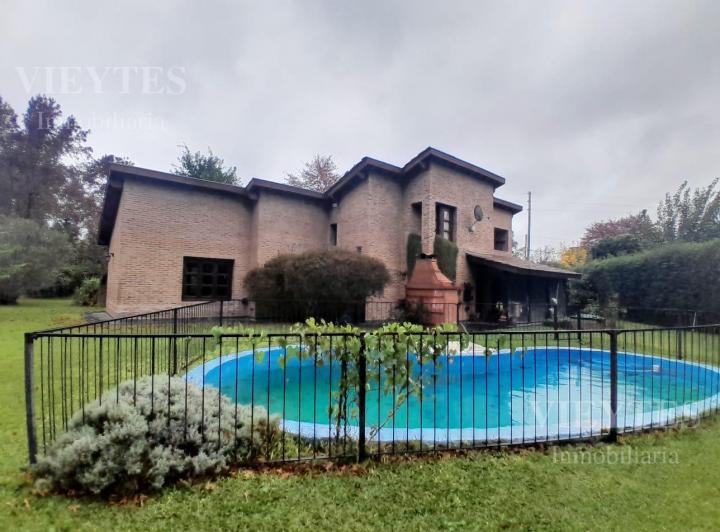 Casa · 160m² · 4 Ambientes · 4 Cocheras
