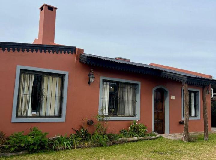 Casa · 130m² · 4 Ambientes · 1 Cochera