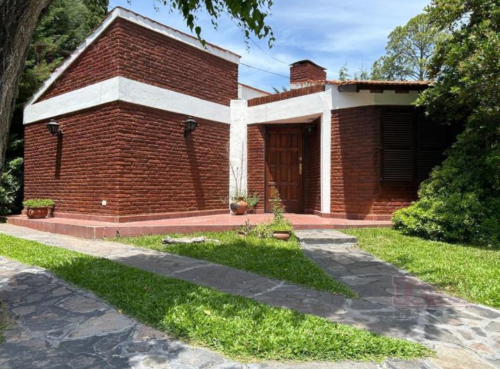 Casa · 100m² · 3 Ambientes · 2 Cocheras
