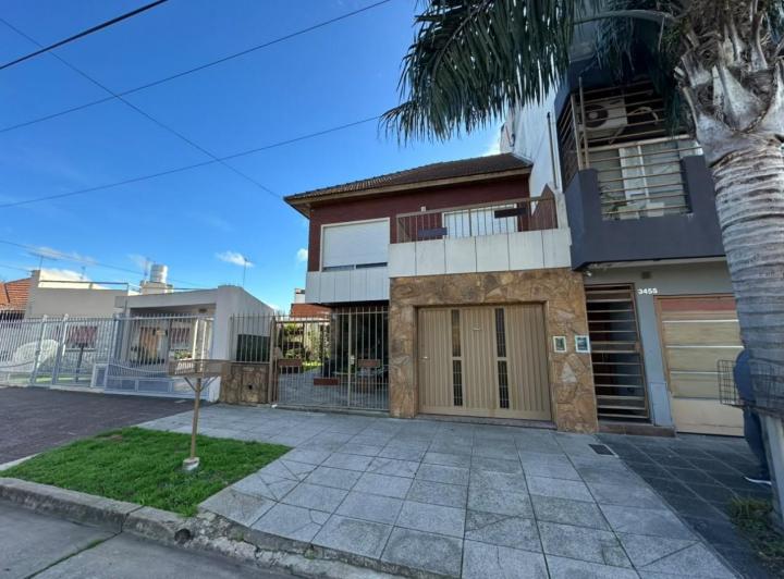 Casa · 81m² · 5 Ambientes · 2 Cocheras