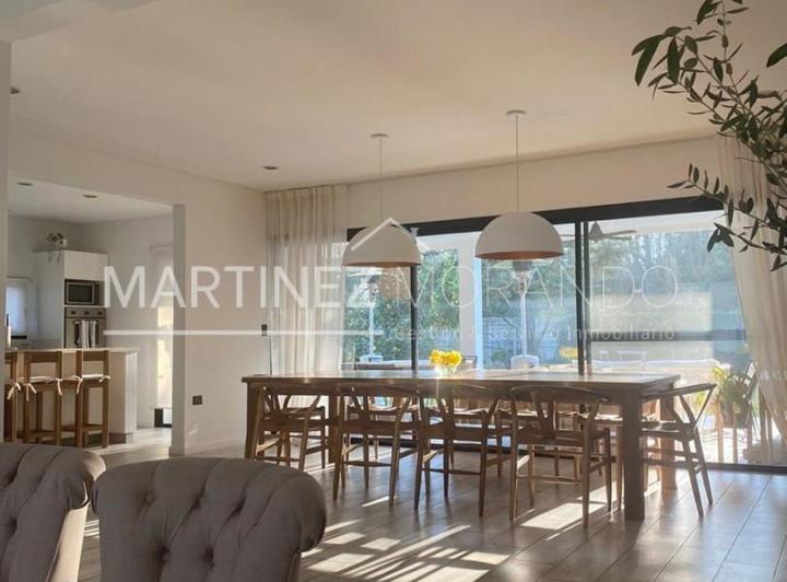 Casa · 170m² · 4 Ambientes · 4 Cocheras