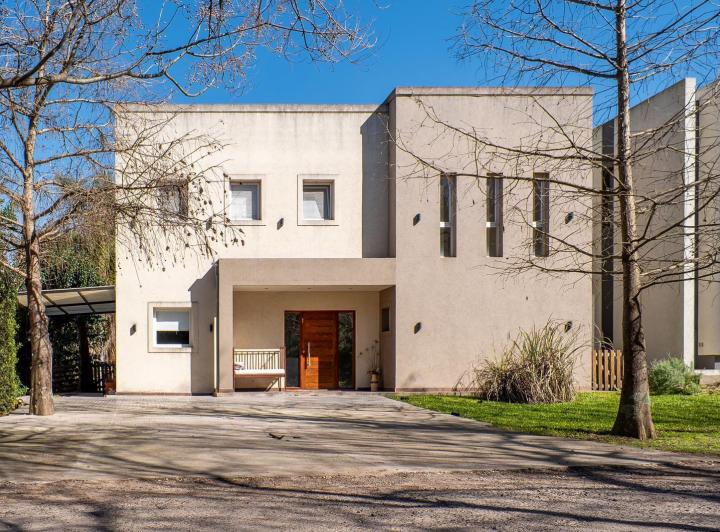 Casa · 196m² · 5 Ambientes · 3 Cocheras