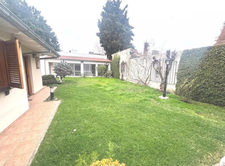 Casa · 226m² · 4 Ambientes · 1 Cochera