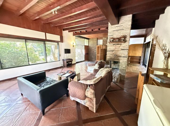 Casa · 200m² · 5 Ambientes · 1 Cochera