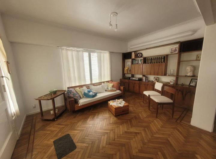 Casa · 199m² · 6 Ambientes · 2 Cocheras