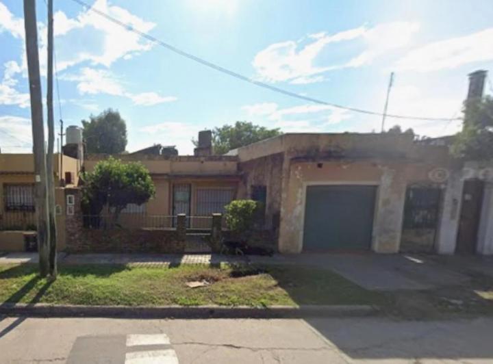 Casa · 240m² · 3 Ambientes · 1 Cochera