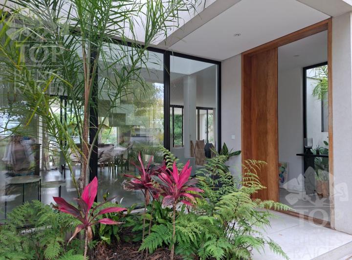 Casa · 194m² · 6 Ambientes · 2 Cocheras