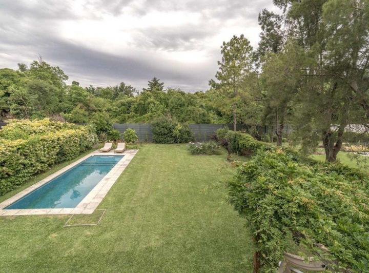 Casa · 279m² · 7 Ambientes · 7 Cocheras