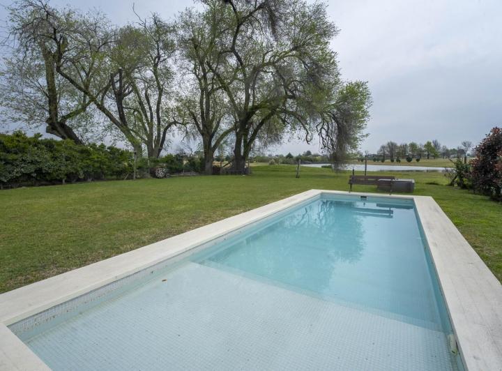 Casa · 230m² · 4 Ambientes · 1 Cochera