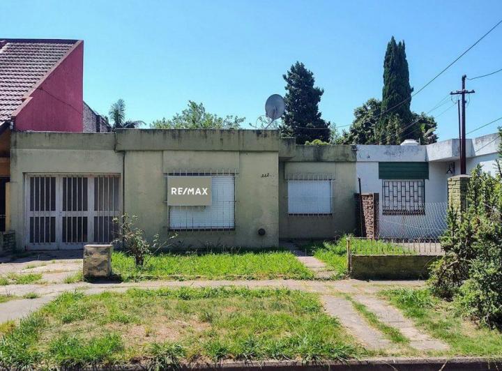 Casa · 105m² · 4 Ambientes · 2 Cocheras