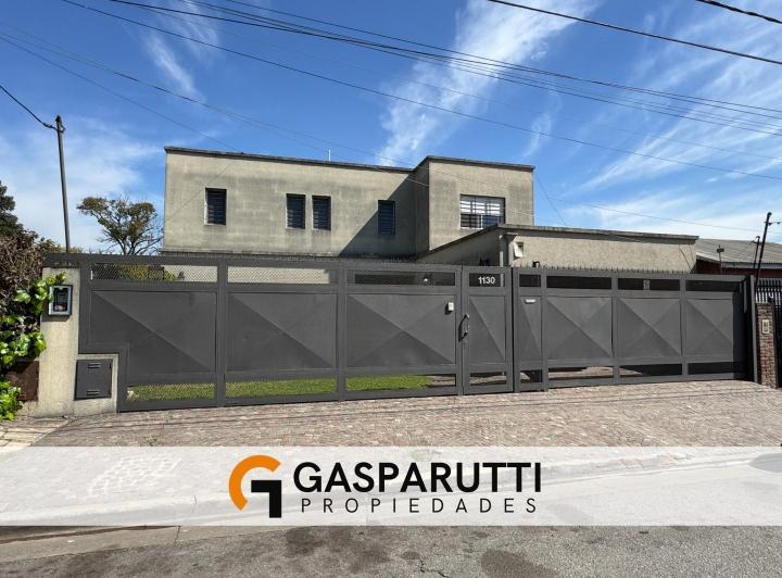Casa · 280m² · 5 Ambientes · 2 Cocheras