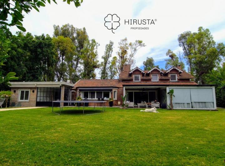 Casa · 280m² · 9 Ambientes