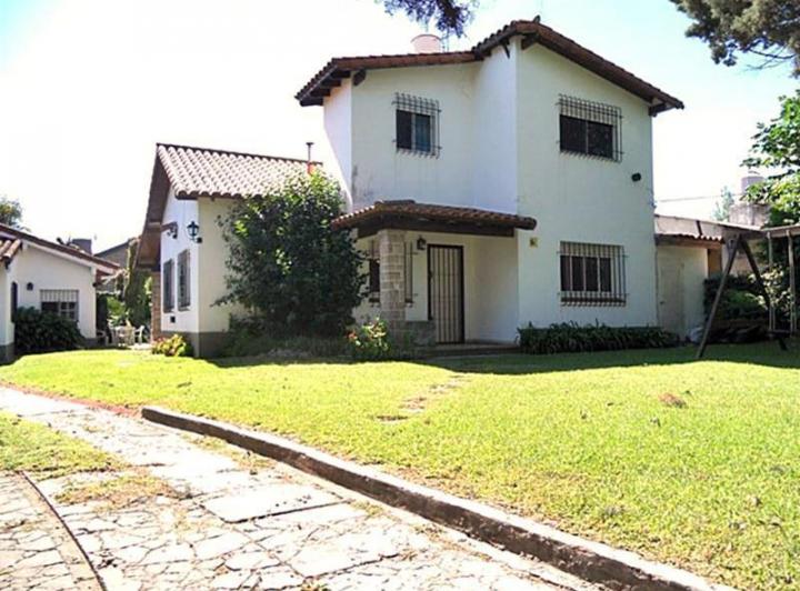 Casa · 354m² · 5 Ambientes · 3 Cocheras