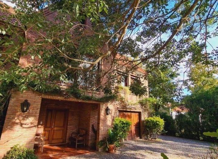 Casa · 317m² · 5 Ambientes · 1 Cochera