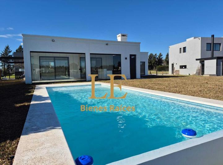 Casa · 212m² · 5 Ambientes · 5 Cocheras