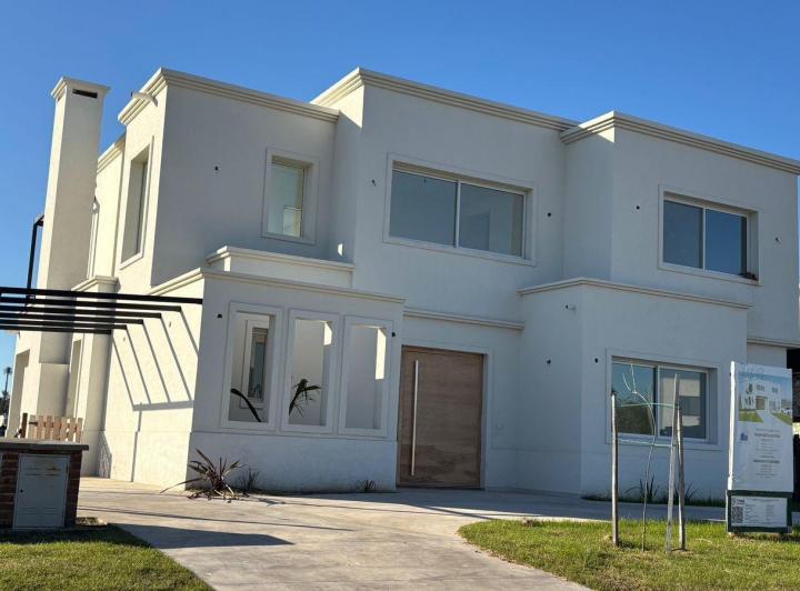 Casa · 300m² · 6 Ambientes
