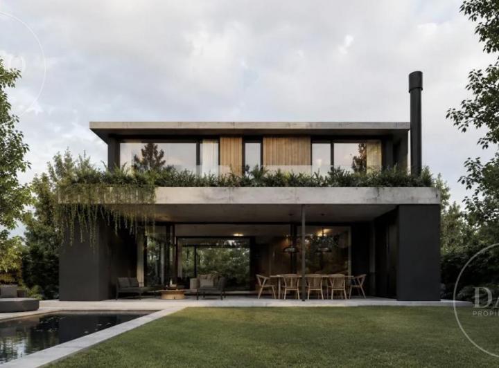 Casa · 335m² · 6 Ambientes · 2 Cocheras
