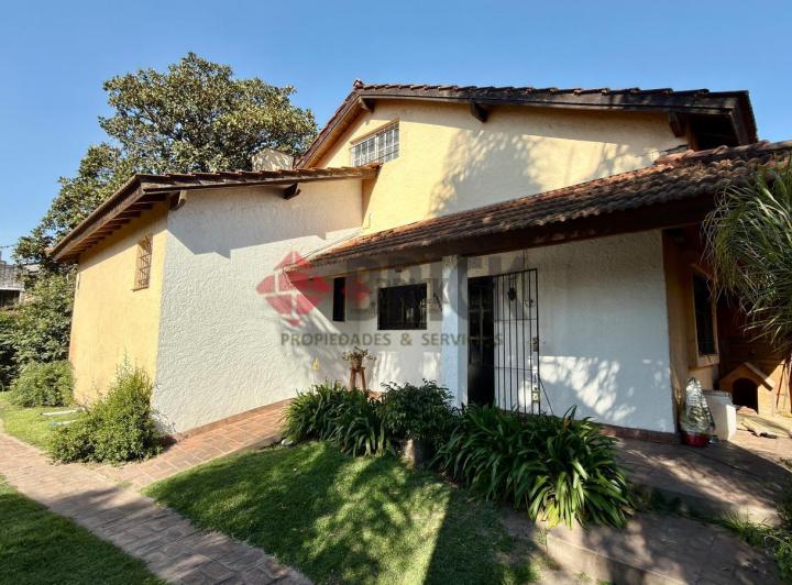 Casa · 217m² · 5 Ambientes · 3 Cocheras