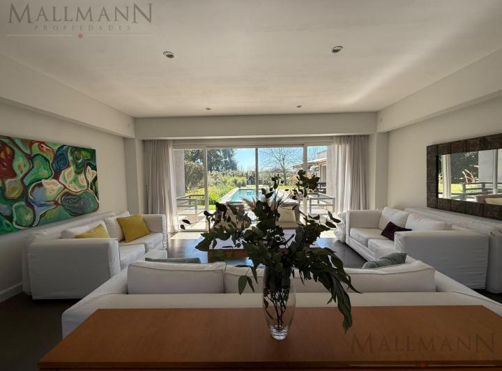 Casa · 395m² · 10 Ambientes · 2 Cocheras