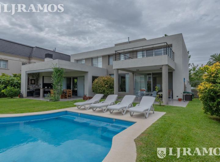 Casa · 470m² · 6 Ambientes · 2 Cocheras