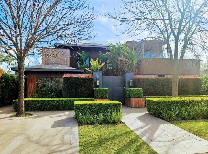 Casa · 450m² · 10 Ambientes · 4 Cocheras