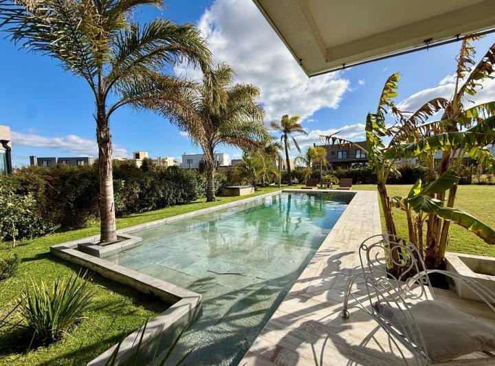 Casa · 270m² · 5 Ambientes · 3 Cocheras