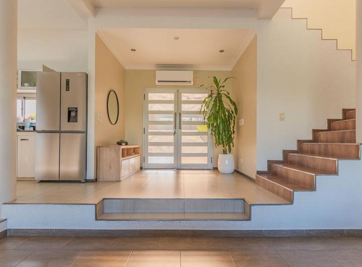 Casa · 253m² · 5 Ambientes · 2 Cocheras