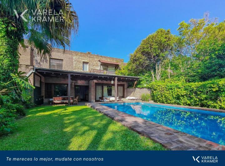 Casa · 363m² · 7 Ambientes · 2 Cocheras