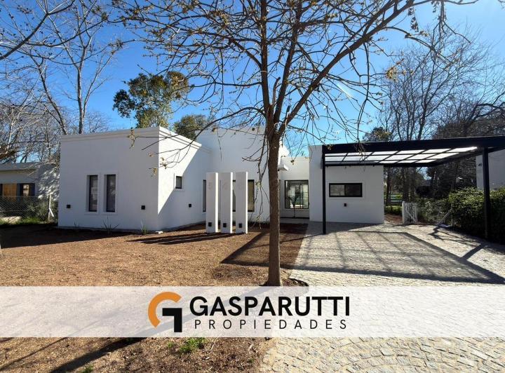 Casa · 181m² · 5 Ambientes · 4 Cocheras