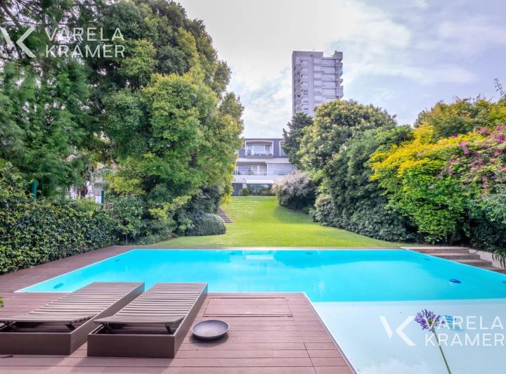 Casa · 818m² · 8 Ambientes · 8 Cocheras
