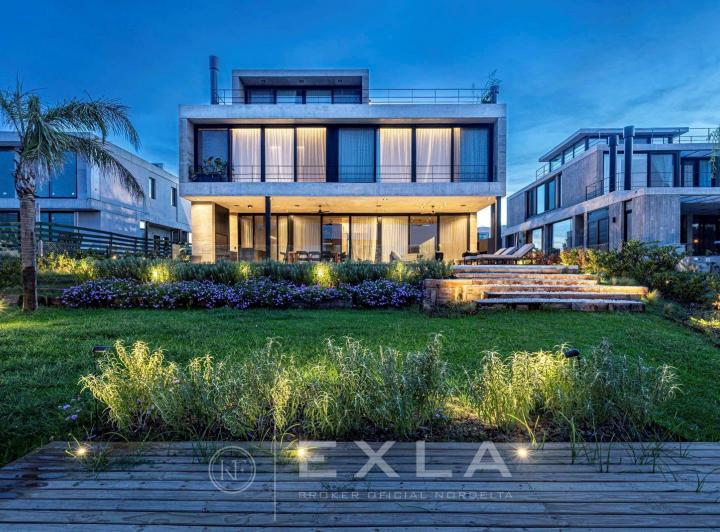 Casa · 540m² · 7 Ambientes · 2 Cocheras