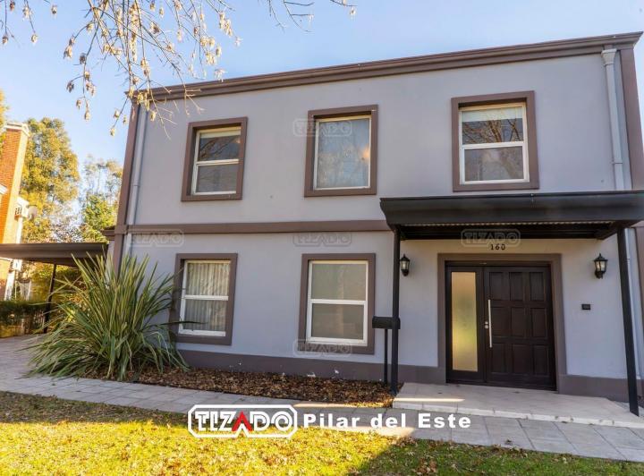 Casa · 226m² · 5 Ambientes · 2 Cocheras