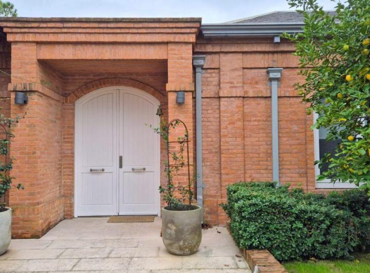 Casa · 650m² · 10 Ambientes · 2 Cocheras