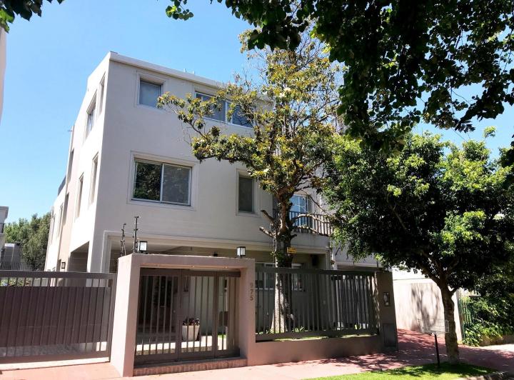 Casa · 450m² · 6 Ambientes · 2 Cocheras