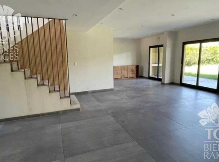 Casa · 190m² · 6 Ambientes · 2 Cocheras