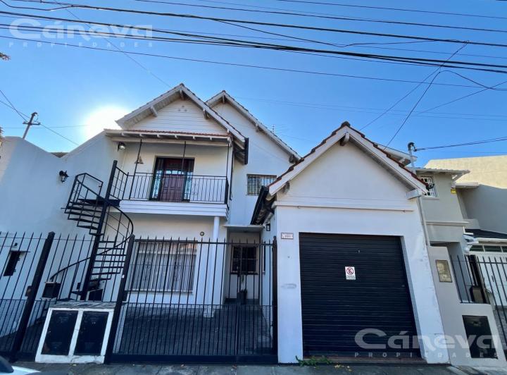 Casa · 266m² · 6 Ambientes · 1 Cochera