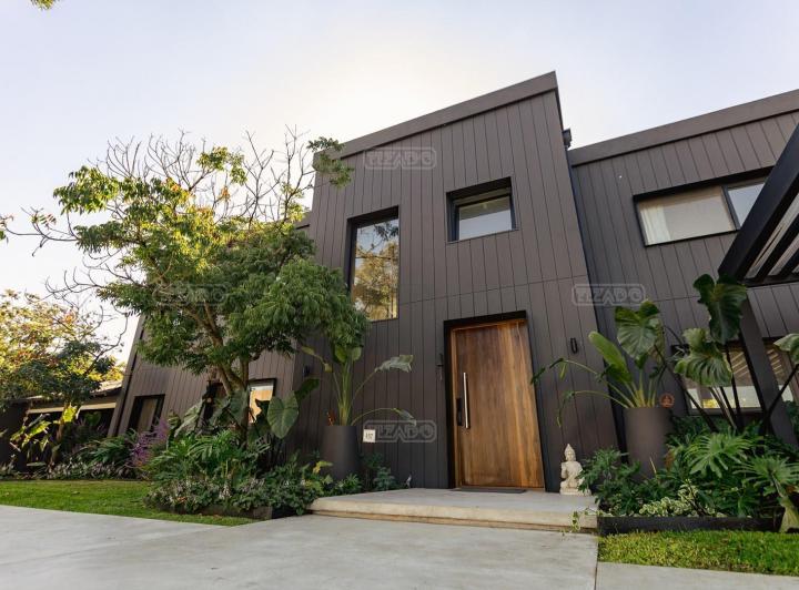 Casa · 300m² · 7 Ambientes · 4 Cocheras