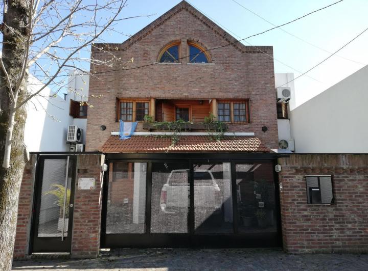Casa · 260m² · 5 Ambientes · 1 Cochera