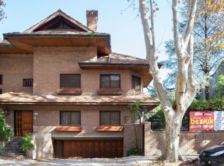 Casa · 399m² · 7 Ambientes · 2 Cocheras