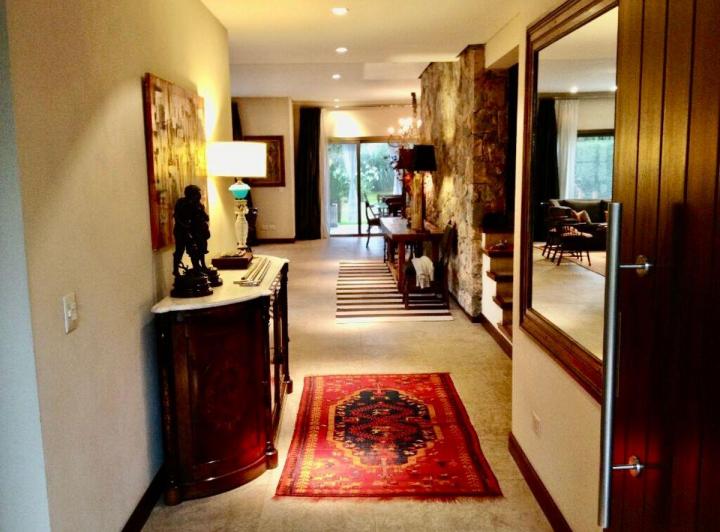 Casa · 245m² · 5 Ambientes · 1 Cochera