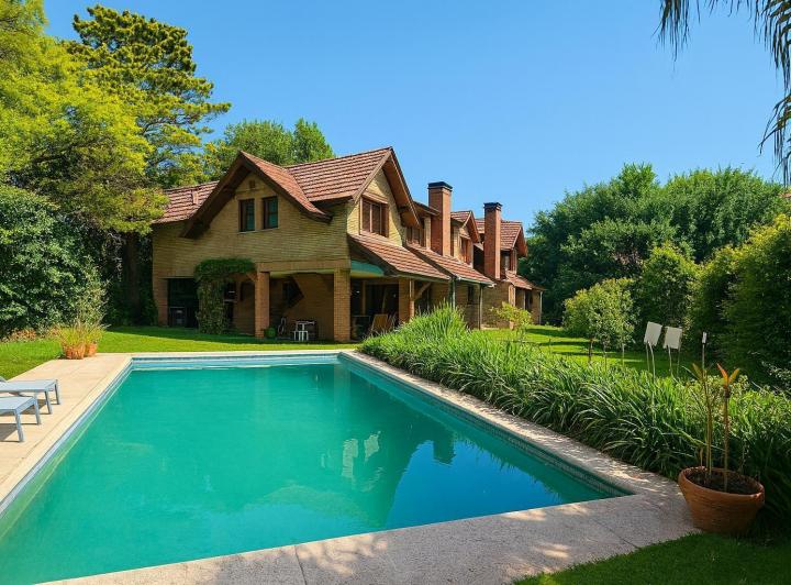 Casa · 300m² · 7 Ambientes