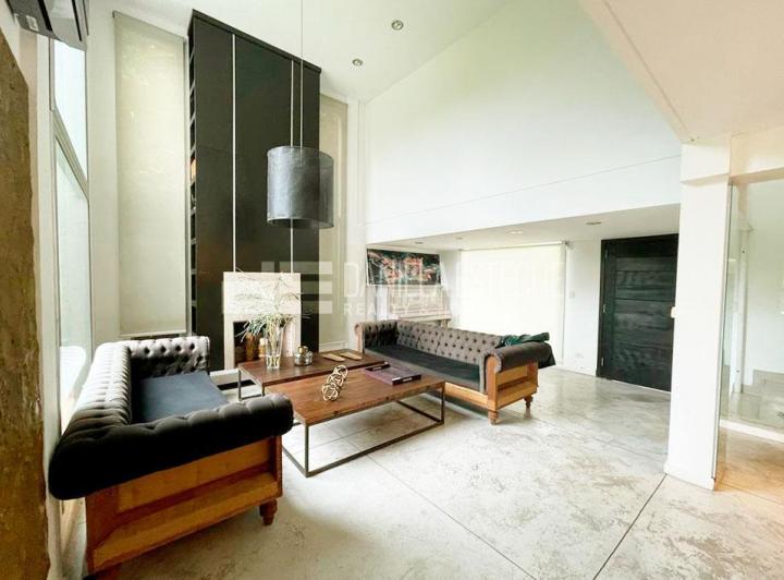 Casa · 282m² · 6 Ambientes · 2 Cocheras