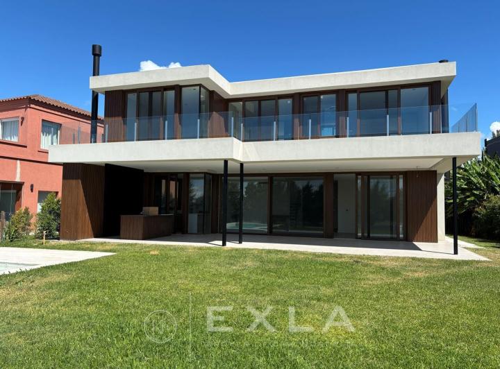 Casa · 310m² · 6 Ambientes