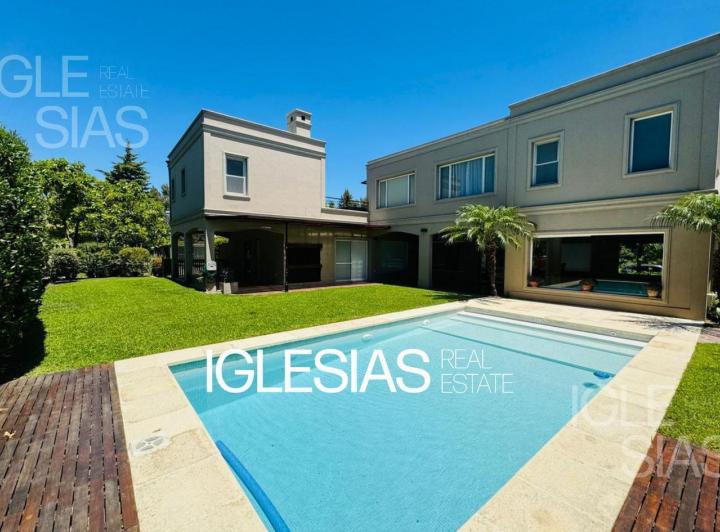 Casa · 300m² · 7 Ambientes · 2 Cocheras