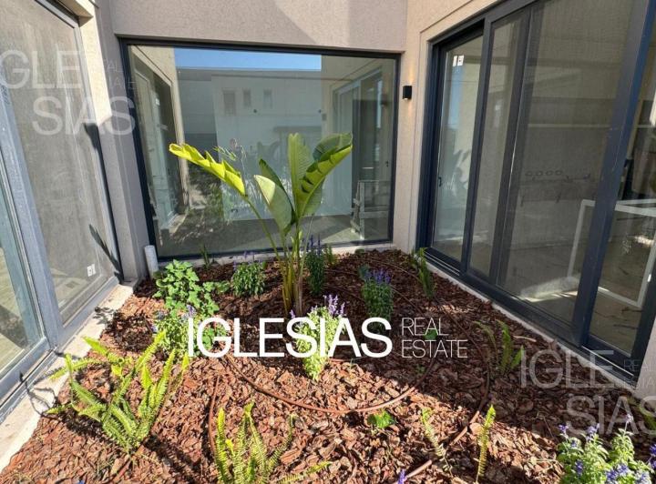 Casa · 242m² · 6 Ambientes · 1 Cochera