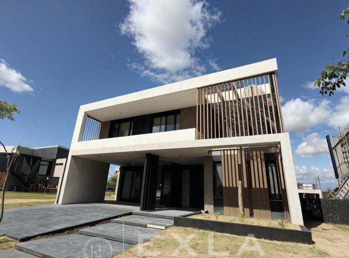 Casa · 446m² · 5 Ambientes · 1 Cochera